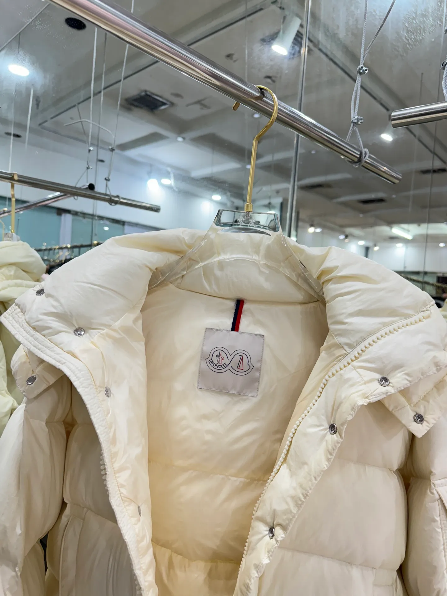 P390 Moncler/ 2026 70 、 。 DNA ， ， 。 Classic ， 、 。 Classic 70 。 Quality， 90 ，Premium Quality ， ，Black ！ Sizes M-3XL